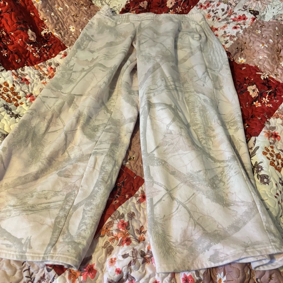 SOLD Hollister Soft Gray Sweatpants - Picture 2 of 3